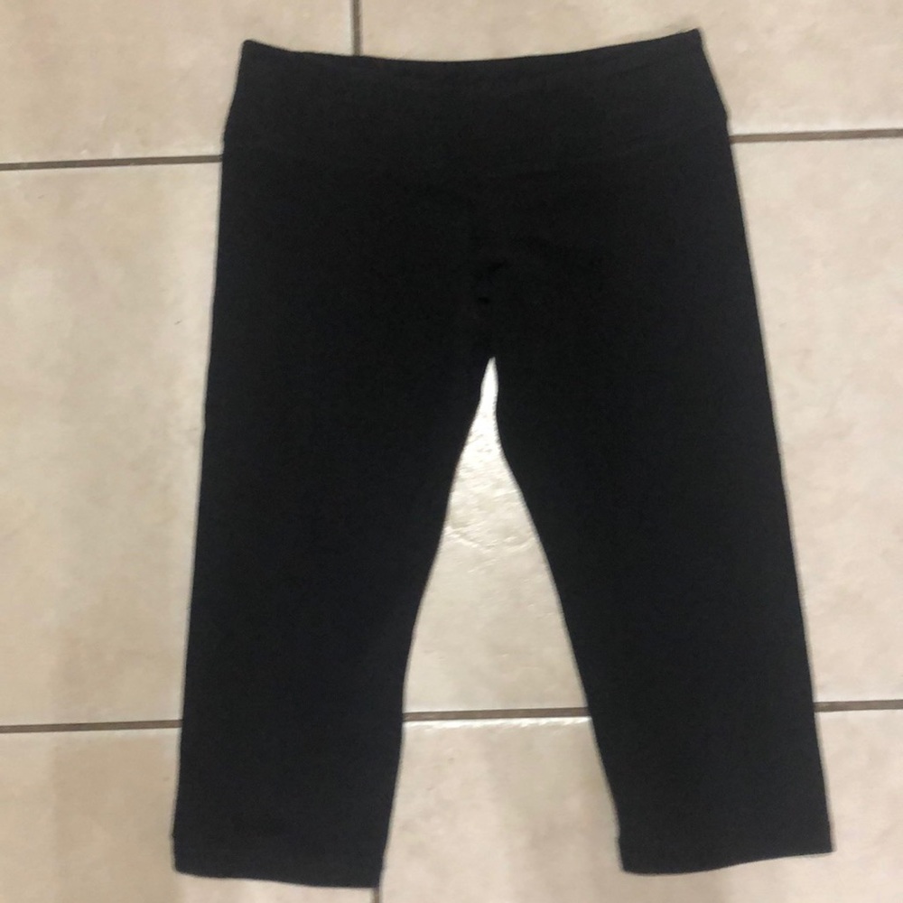 Women’s Black Lululemon Capri Leggings Size 6